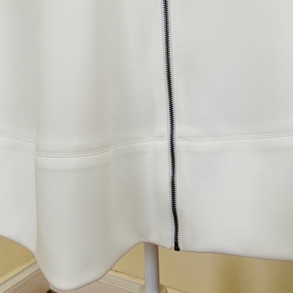 VINCE CAMUTO - Picture 7 of 8